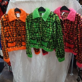 Ca. 47x Feestkleding carnaval neon pluche